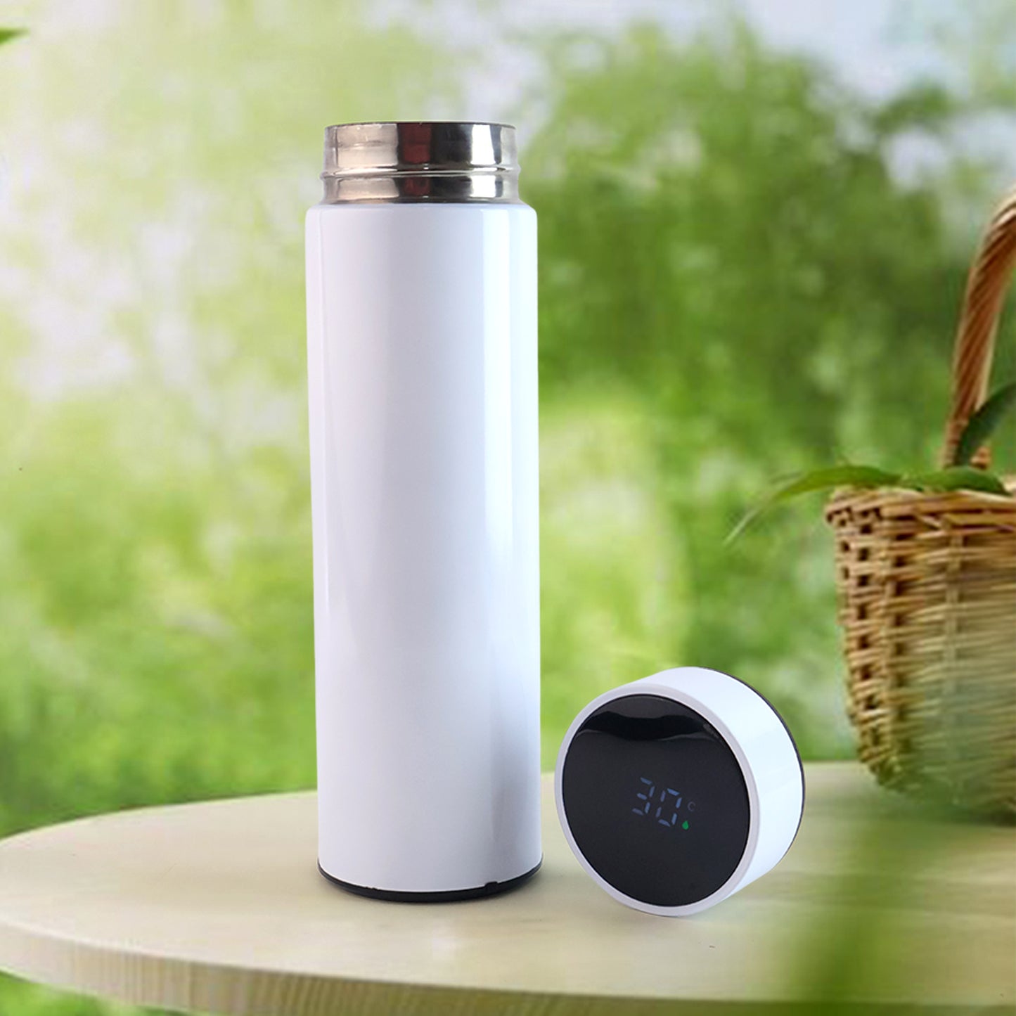 ChillMate Steel Flask™ – White vacuum bottle to keep beverages fresh.